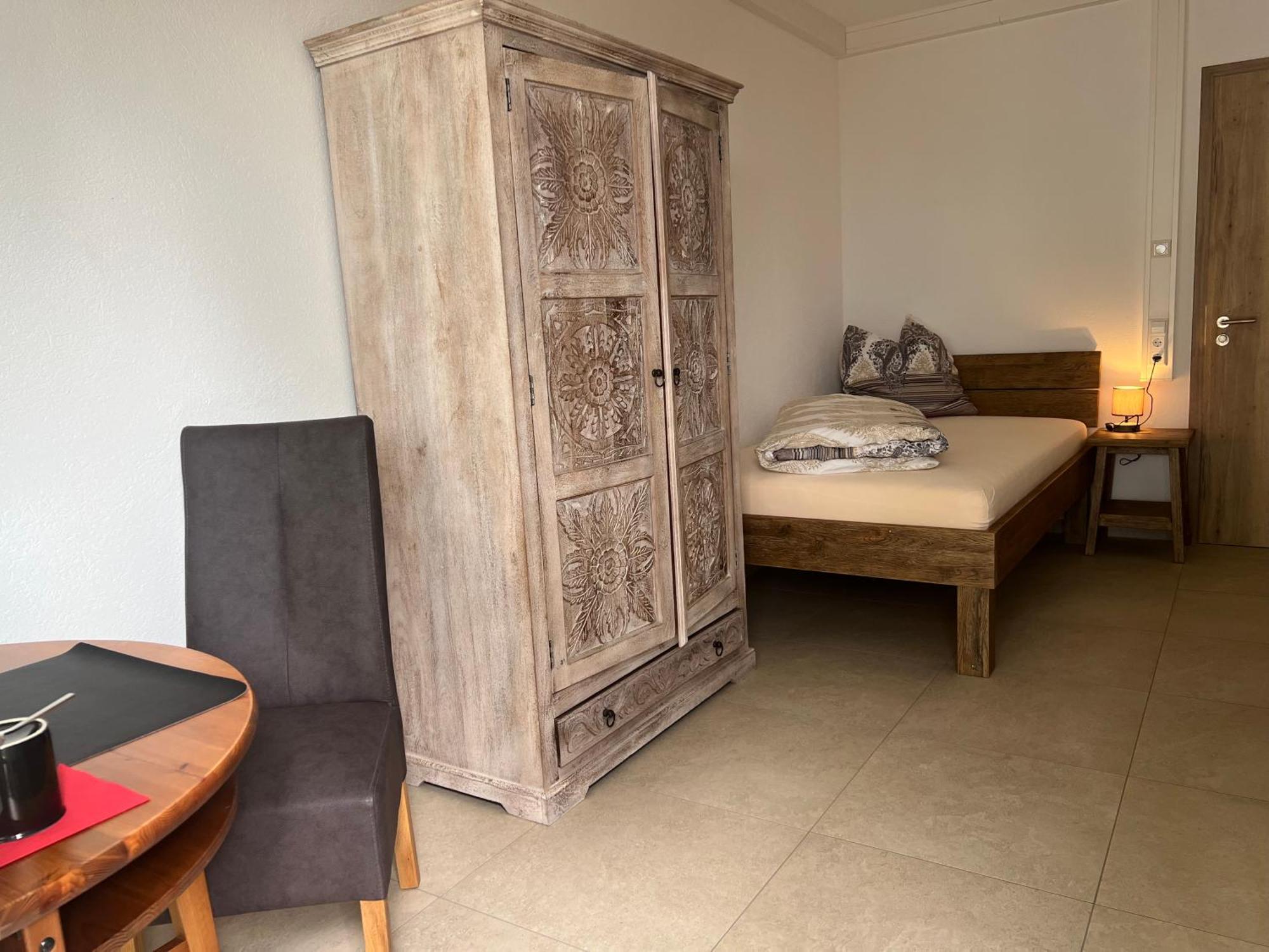 1 Zimmer Mit Bad Ohne Kueche, 1 Person, 15 Qm, Direkt An Der Aach Singen Extérieur photo